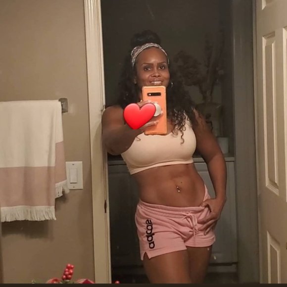 Meet your Posher, Lori - Picture 2 of 2